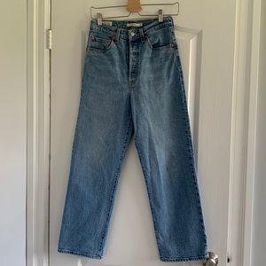 BRAND NEW Levi’s light wash ribcage straight jeans, size 27